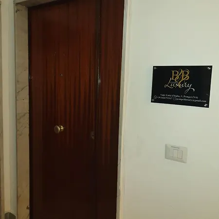 אכסניה Luxury