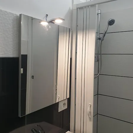 Luxury אכסניה